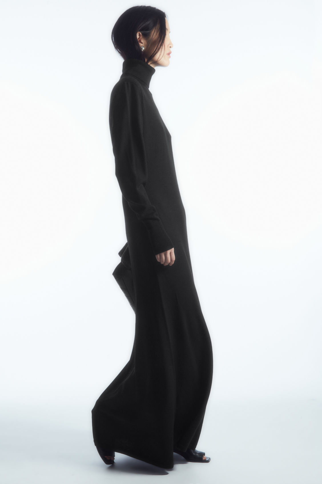cos off-the-shoulder wool-silk dress OFF-THE-SHOULDER WOOL-SILK DRESS - CARBON