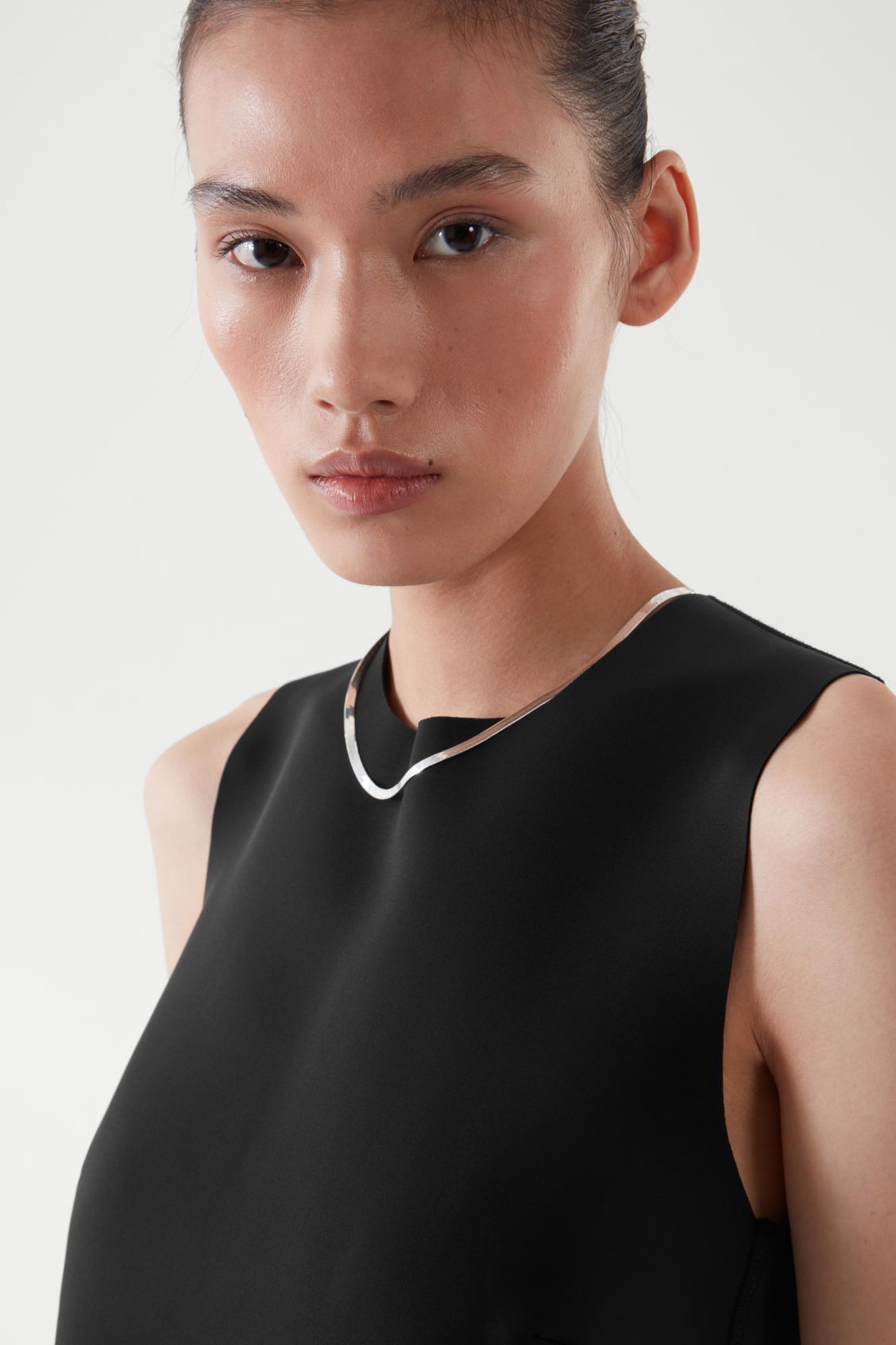 COS Slim-Fit Scuba Dress | endource COS Slim-Fit Scuba Dress | endource
