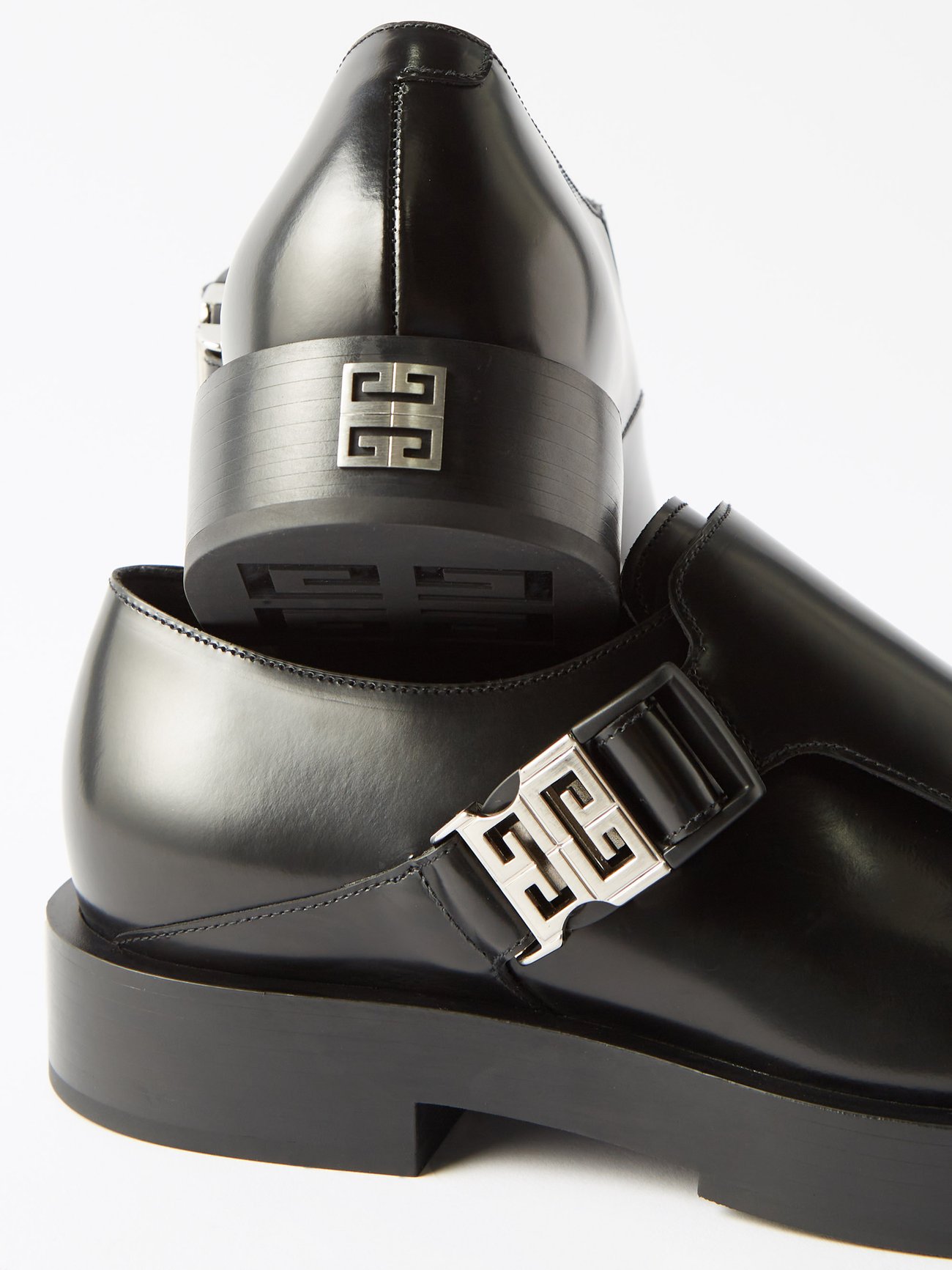 givenchy-terra-4g-buckle- 