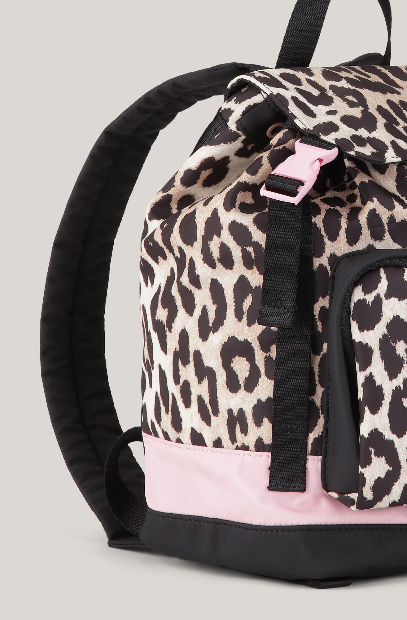 ganni recycled mini backpack TECH This backpack features a top handle and adjustable shoulder straps for comfortable wear GANNI floral-print buckle-fastening Backpack |