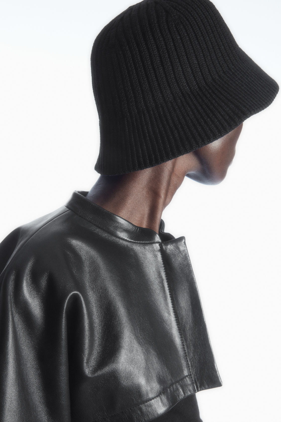 COS Ribbed Merino Wool Bucket Hat | endource display picture 1