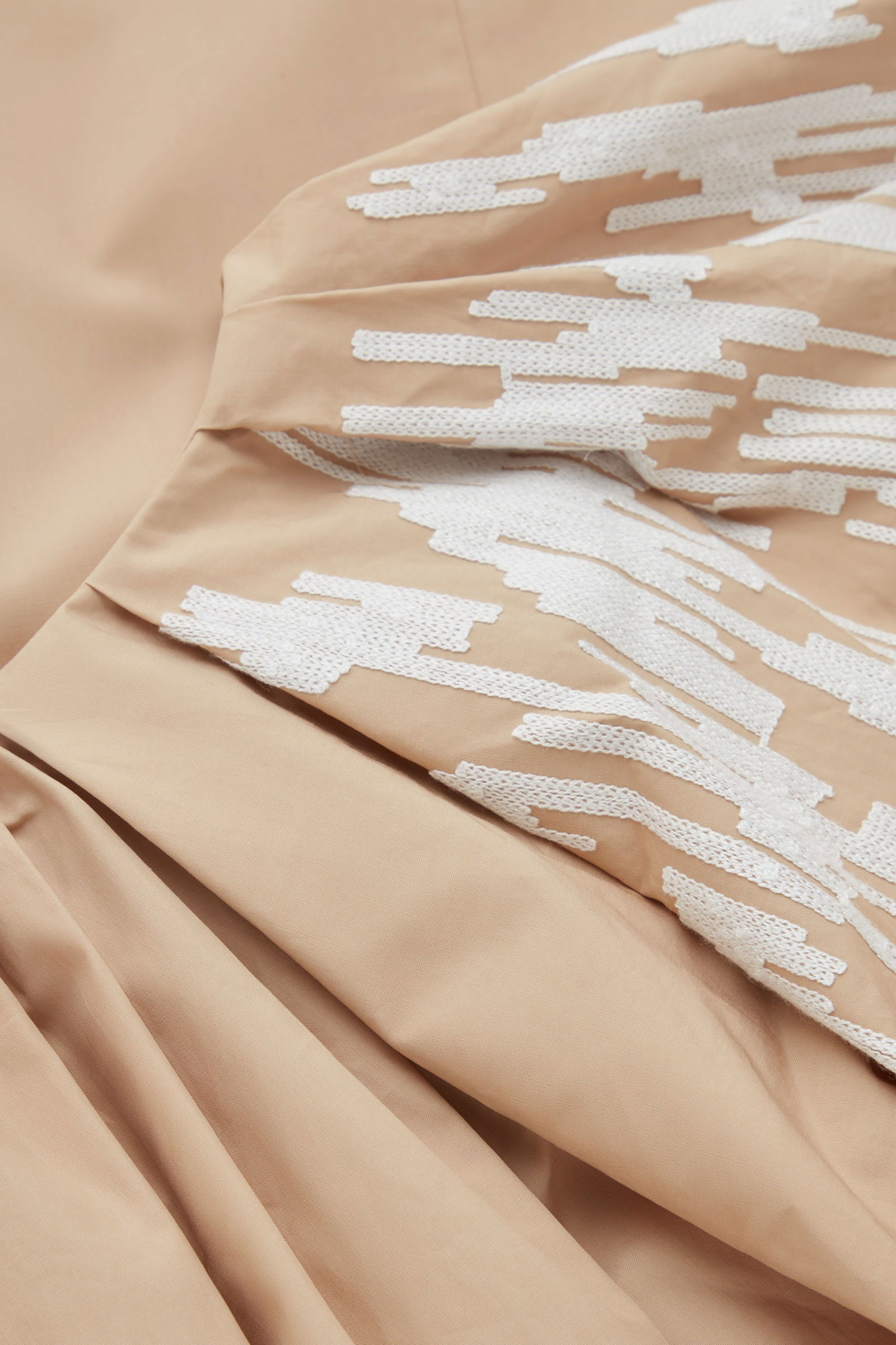 COS Embroidered Puff Sleeve Dress | endource COS Embroidered Puff Sleeve Dress | endource