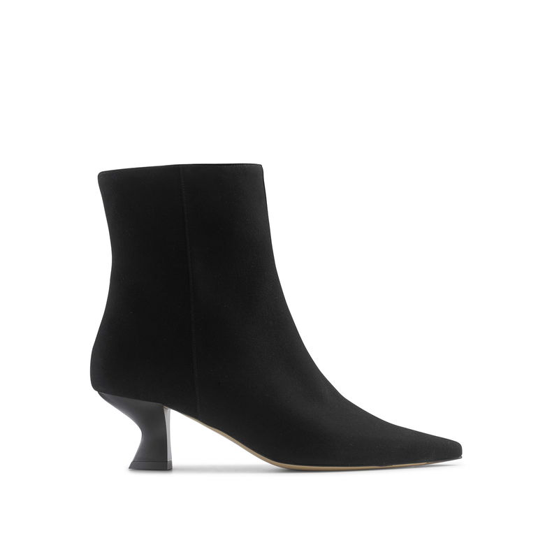 low heel pointed boots