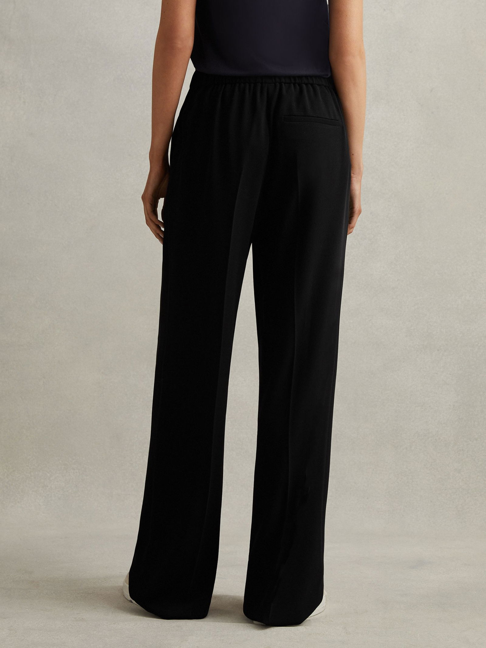 REISS Eden Half-Elasticated Wide Leg Trousers In Black - Foto 8