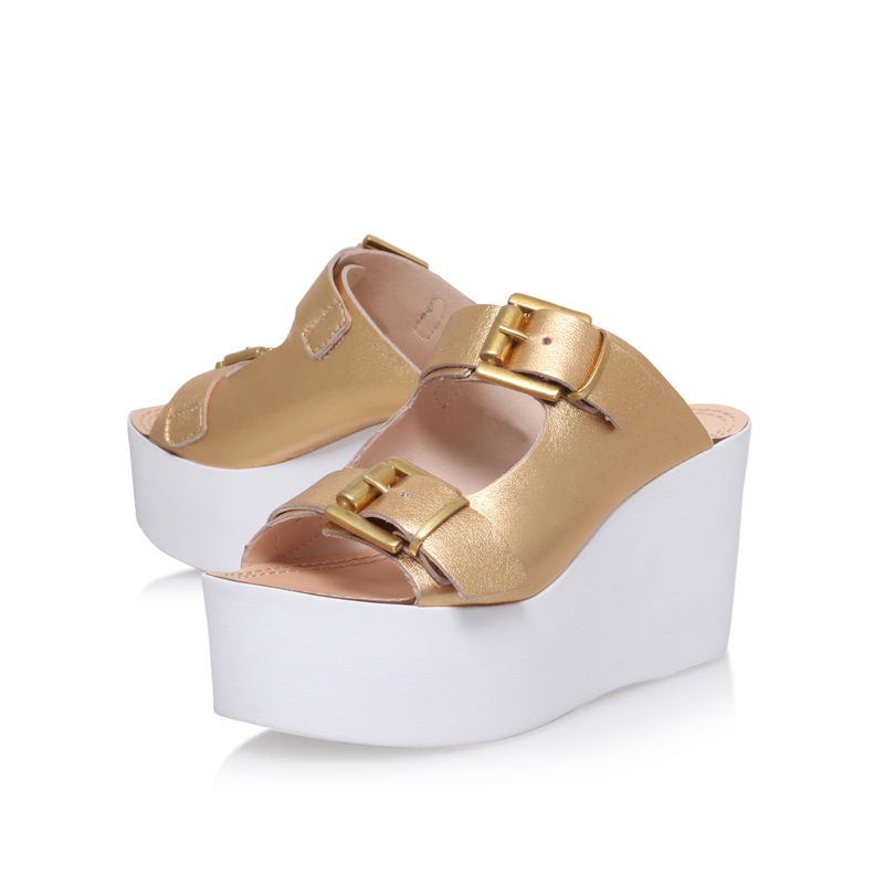 CARVELA Khris Gold Flatform Sandals endource