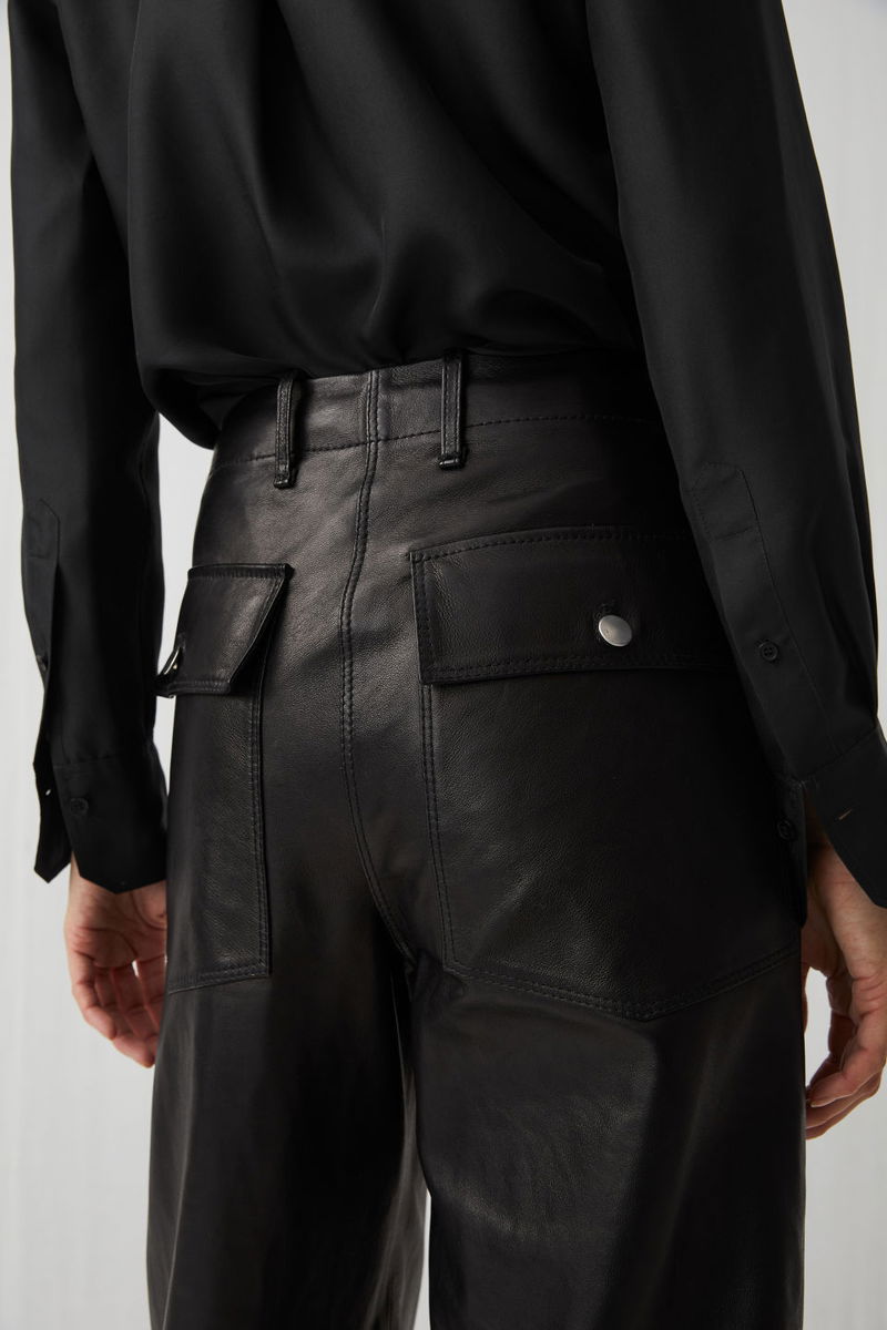 ARKET Cropped Leather Trousers in Black | Endource