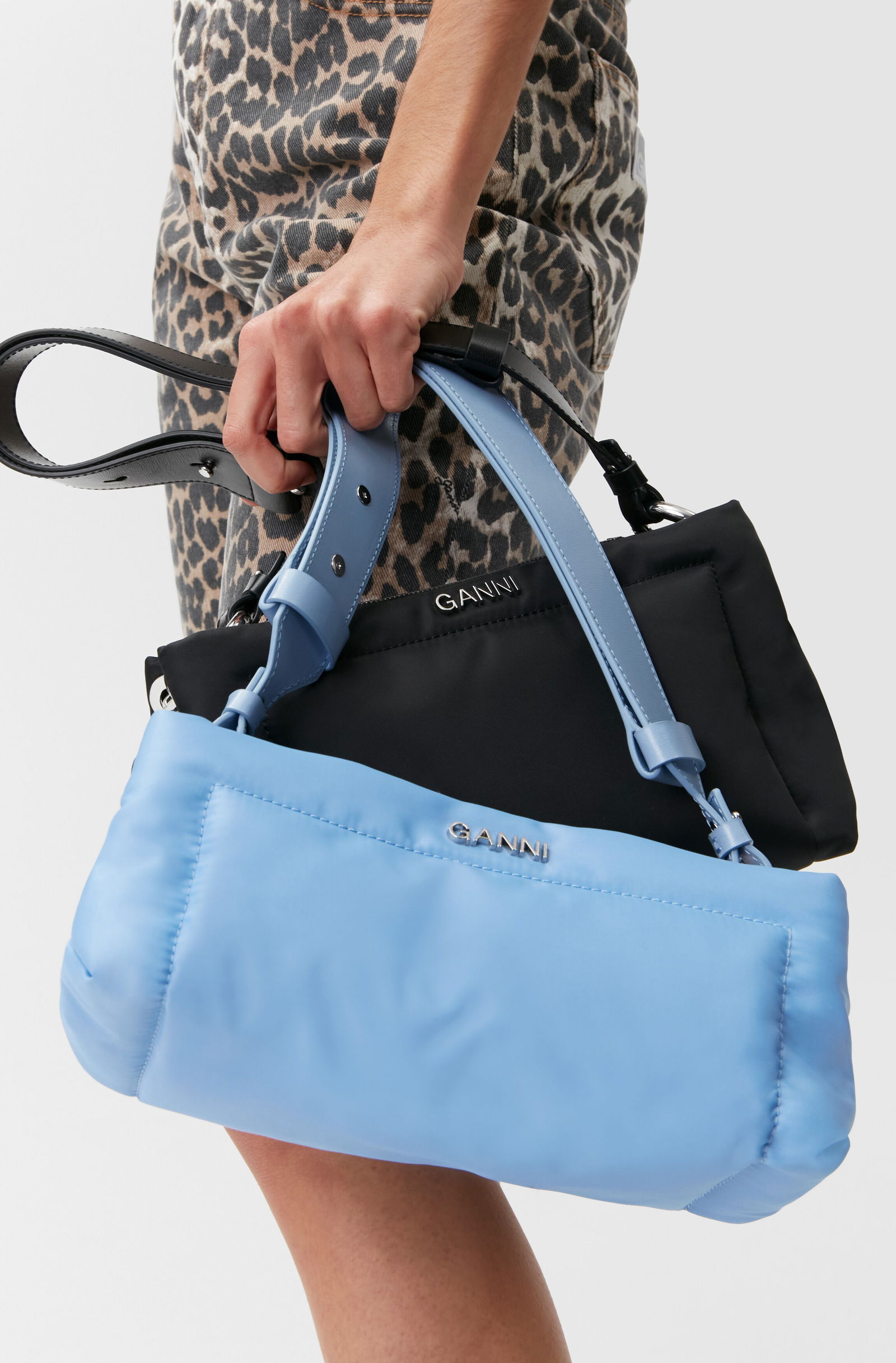 ganni-medium-pillow-bag.jpg? 