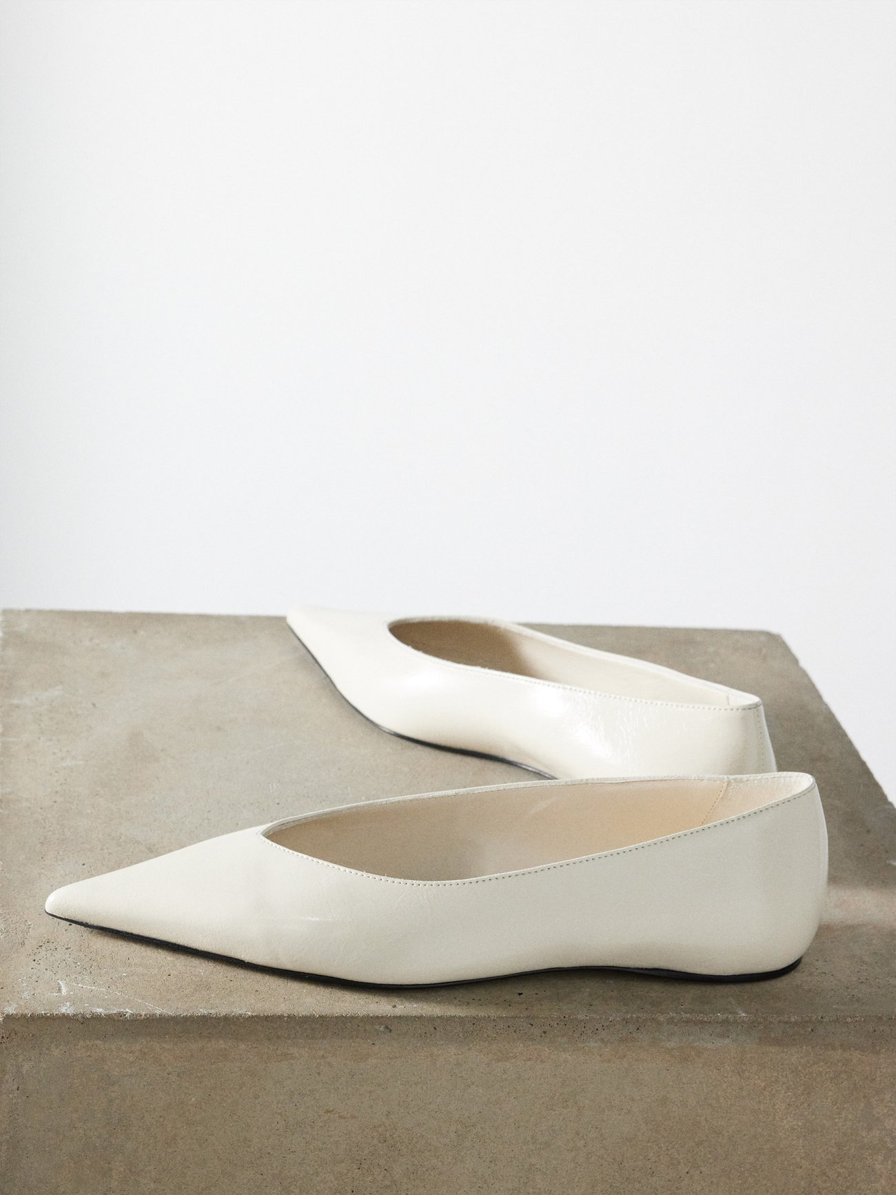 TOTEME The Asymmetric Leather Ballet Flats in White Endource