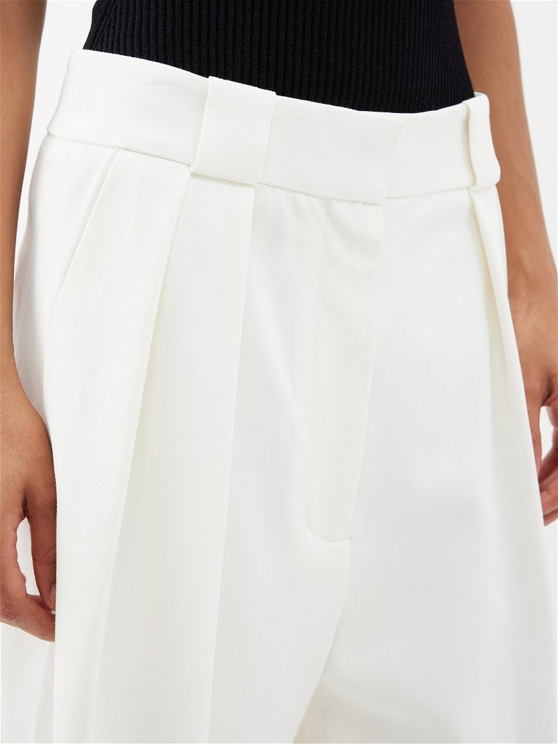 Stretch Crepe Pleated Short