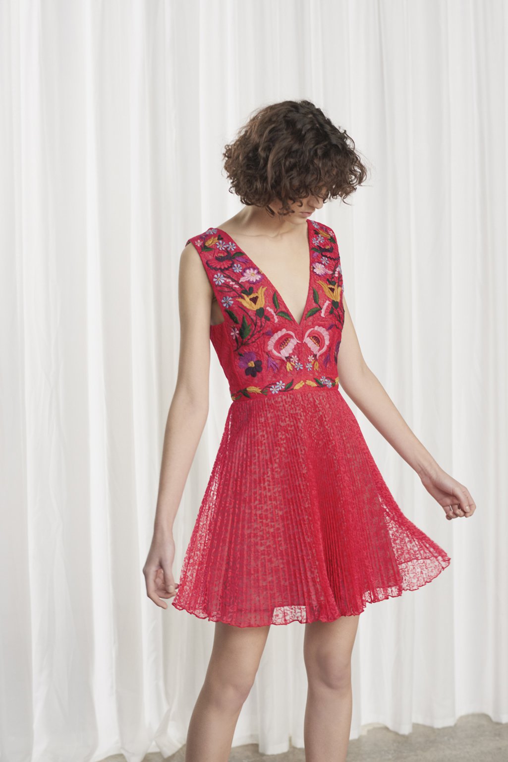 FRENCH CONNECTION Alice Lace Embroidered V Neck Dress | endource FRENCH CONNECTION Alice Lace Embroidered V Neck Dress | endource