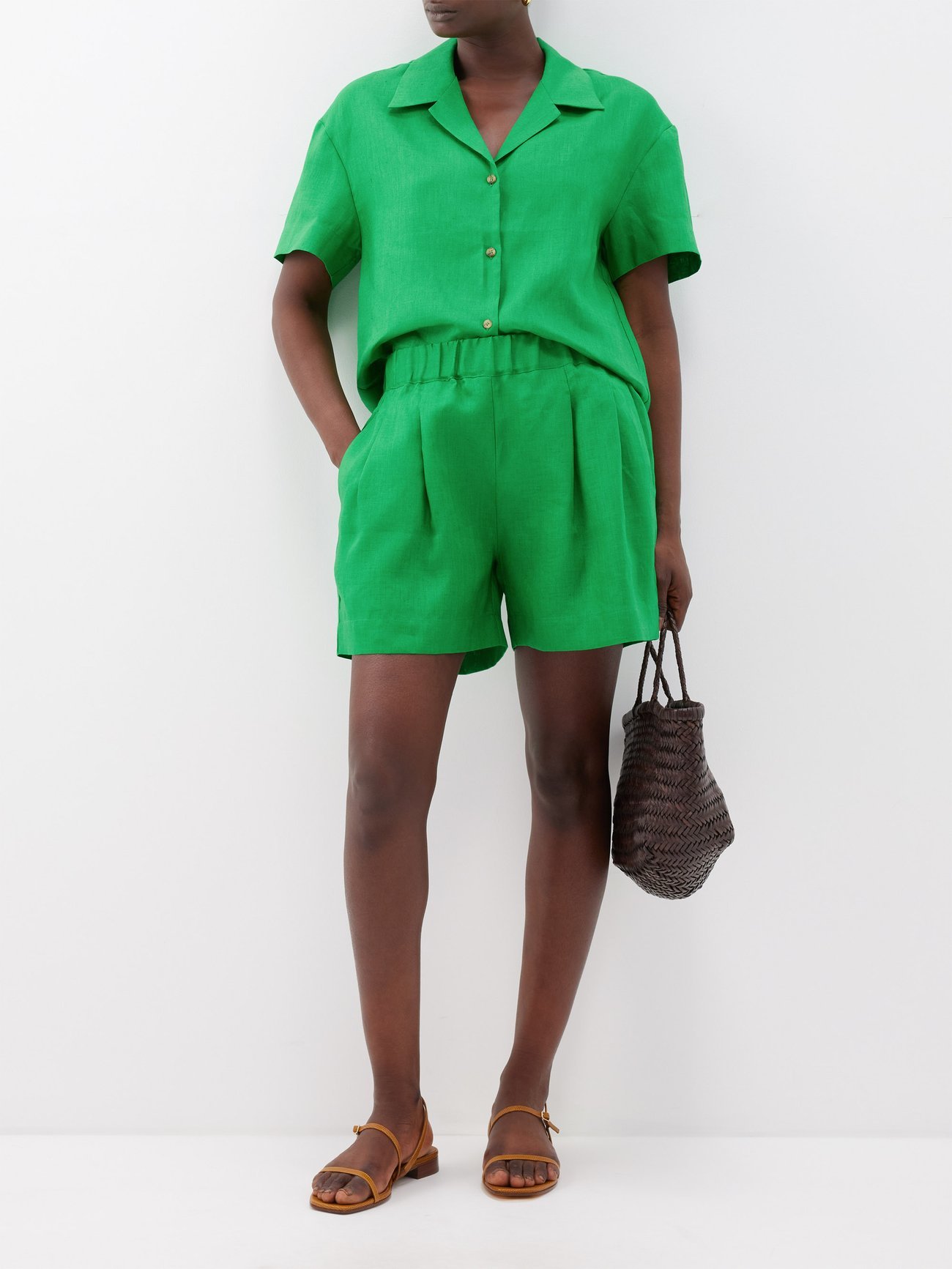 ASCENO Zurich Organic-Linen Shorts in Green