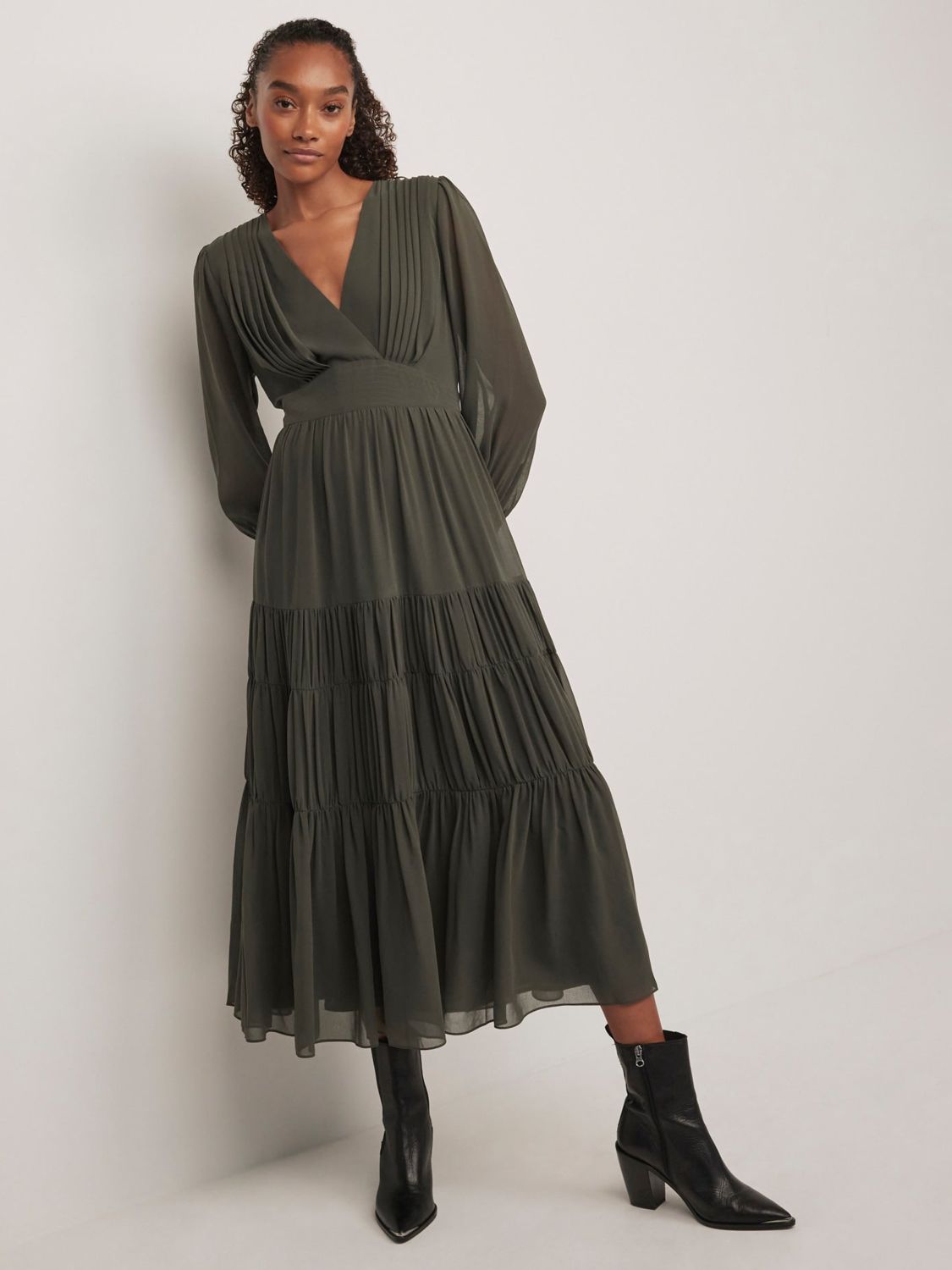MINT VELVET Pleated Tiered Maxi Dress | endource MINT VELVET Pleated Tiered Maxi Dress | endource