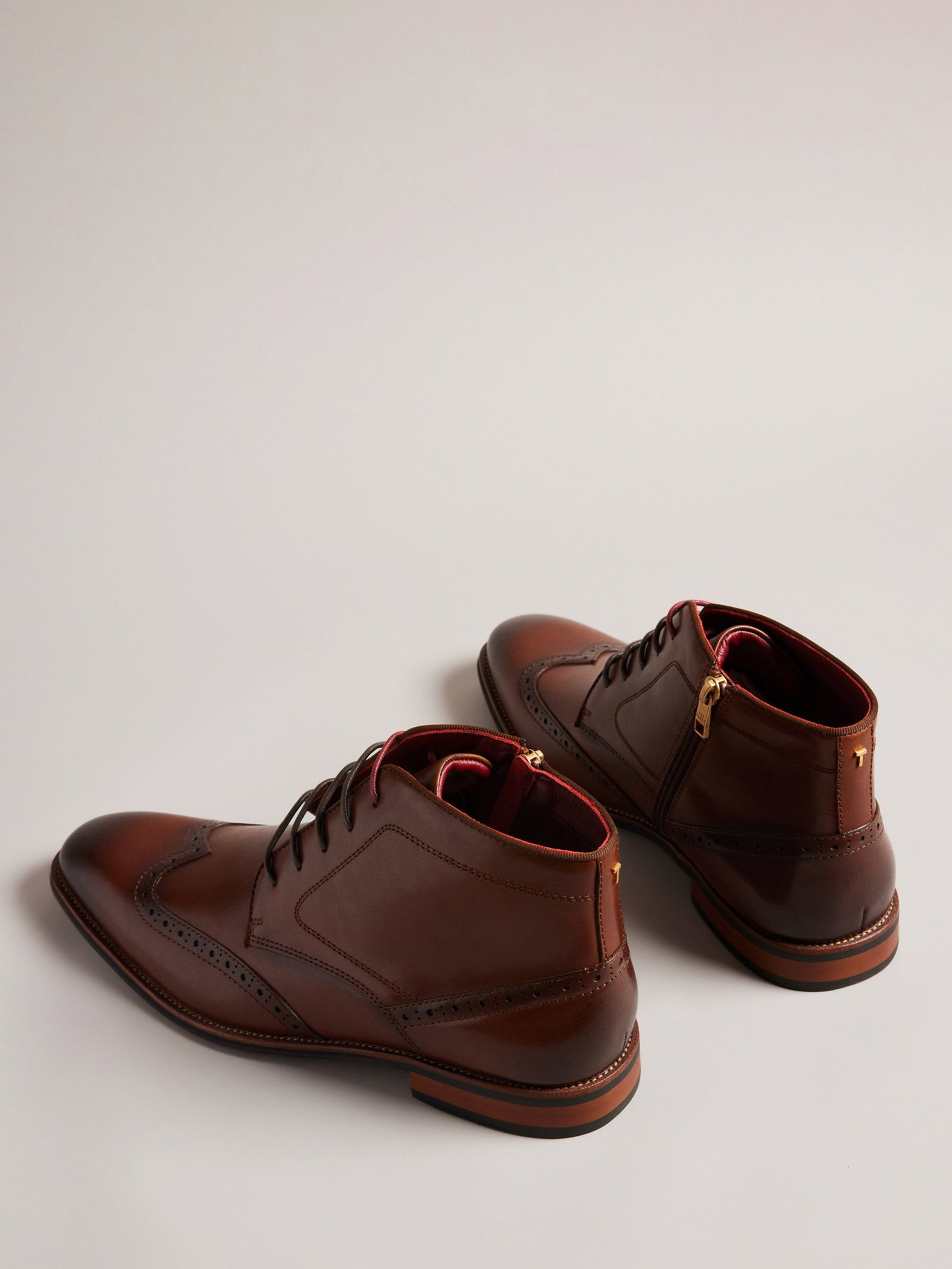 TED BAKER Waldem Leather Brogue Chukka Boots | endource display picture 2