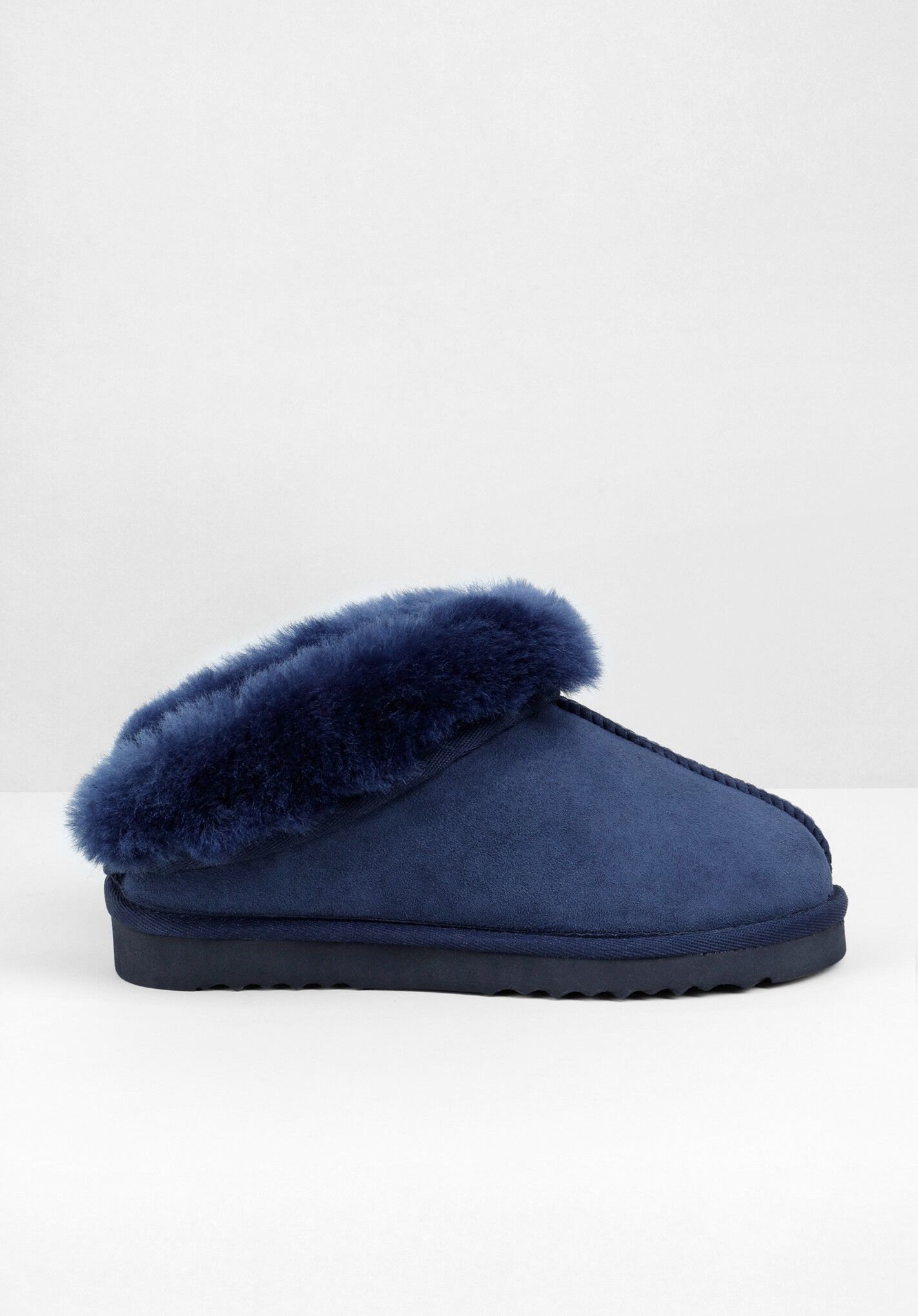 HUSH Sheepskin Snug Slippers in Midnight | Endource