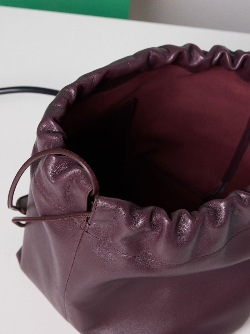JIL SANDER Drawstring Leather Cross-Body Bag | endource display picture 3