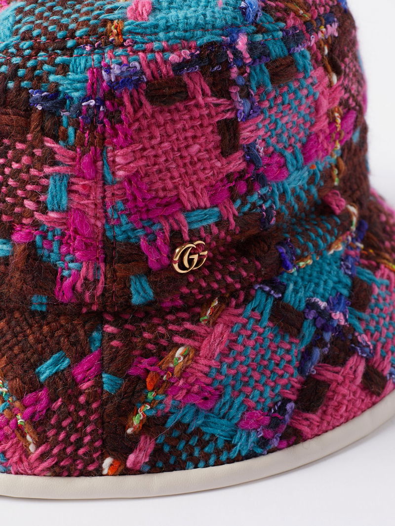 GUCCI Logo-Plaque Wool-Blend Tweed Bucket Hat | endource display picture 3