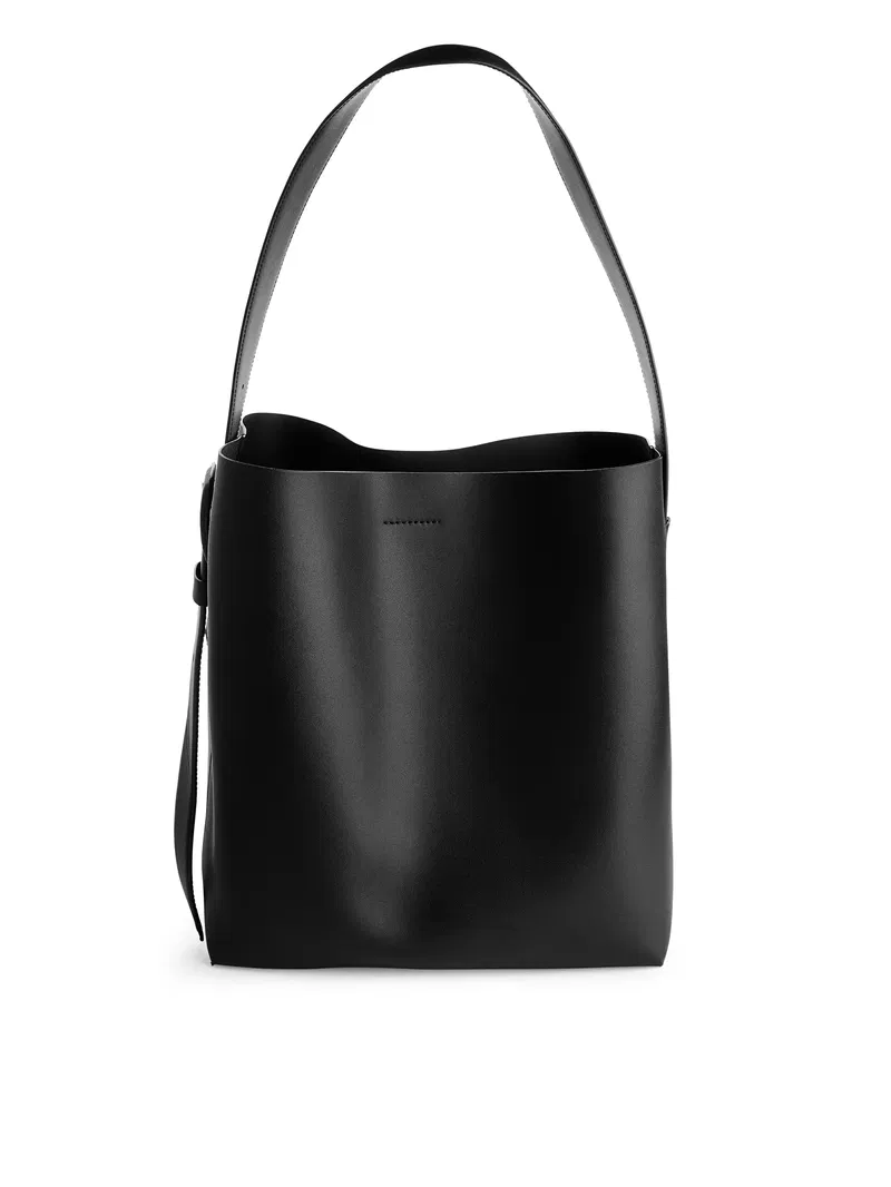 ARKET Rigid Leather Tote in Black | Endource