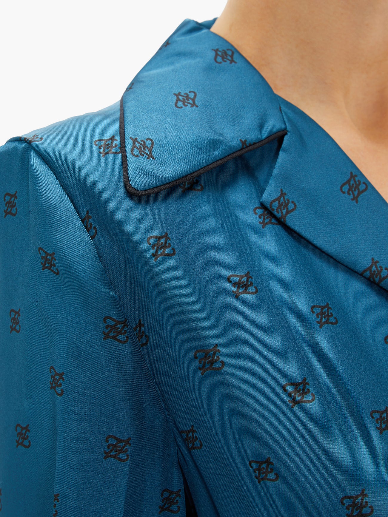 fendi-gloria-karligraphy-print 