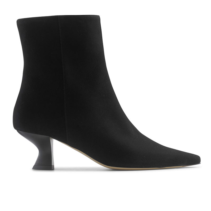 low heel pointed boots