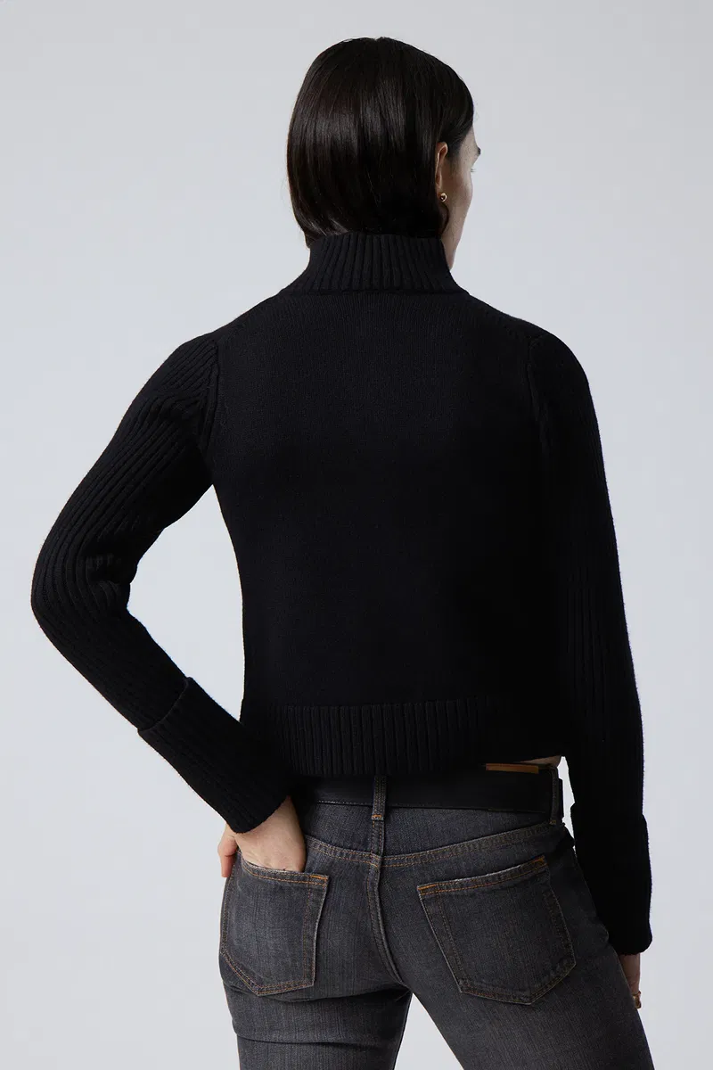 WEEKDAY Winona Zip Cardigan in Black Endource