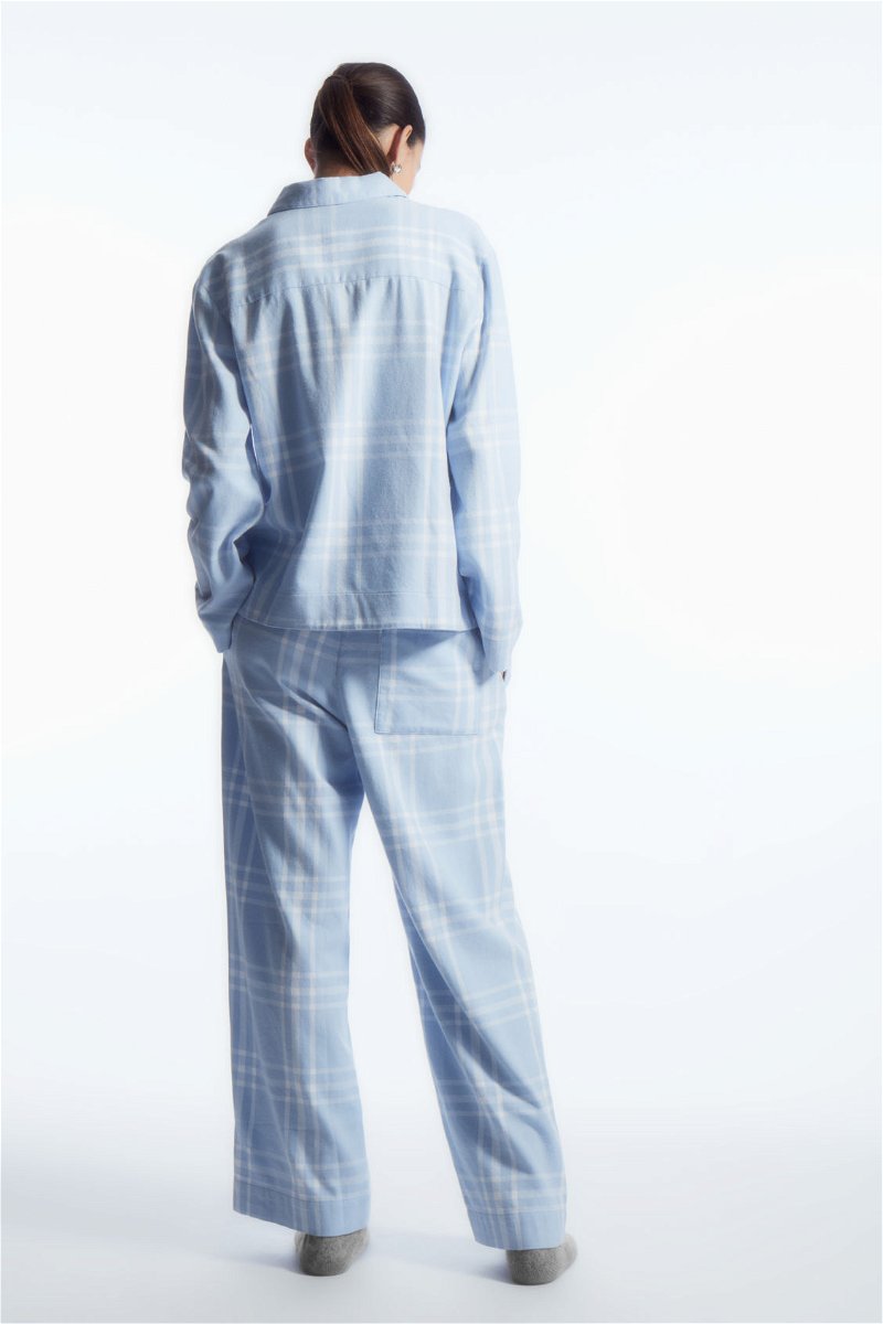 https://cdn.endource.com/image/af849f07a5286dcdf82ea72d9f85682f/detail/cos-checked-flannel-pyjama-set.jpg?optimizer=image&class=800