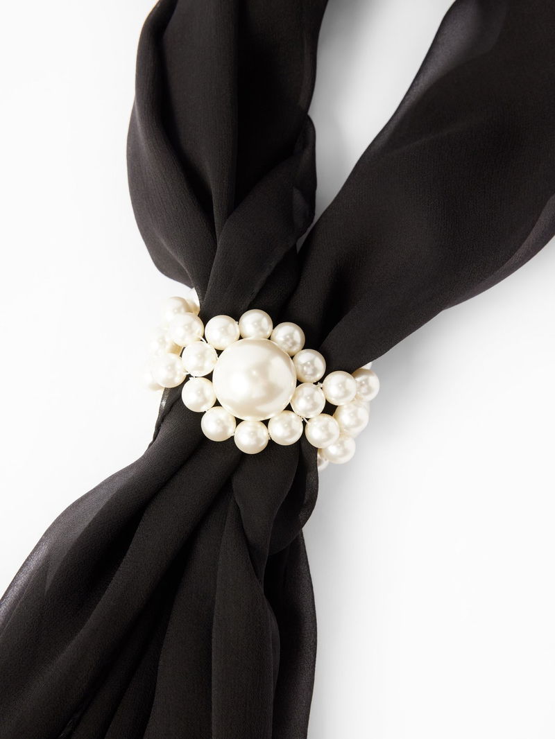 Daisy Faux-Pearl Slip-On Scarf Fastener