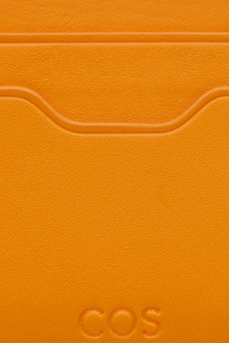 LEATHER CARDHOLDER - ORANGE - COS