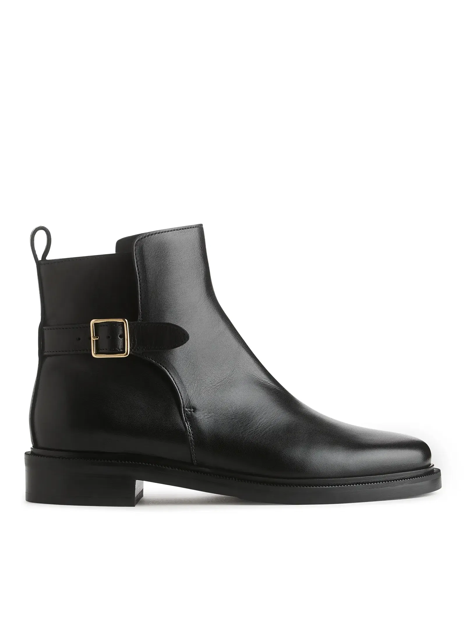 ARKET Chelsea Boots in Black | Endource