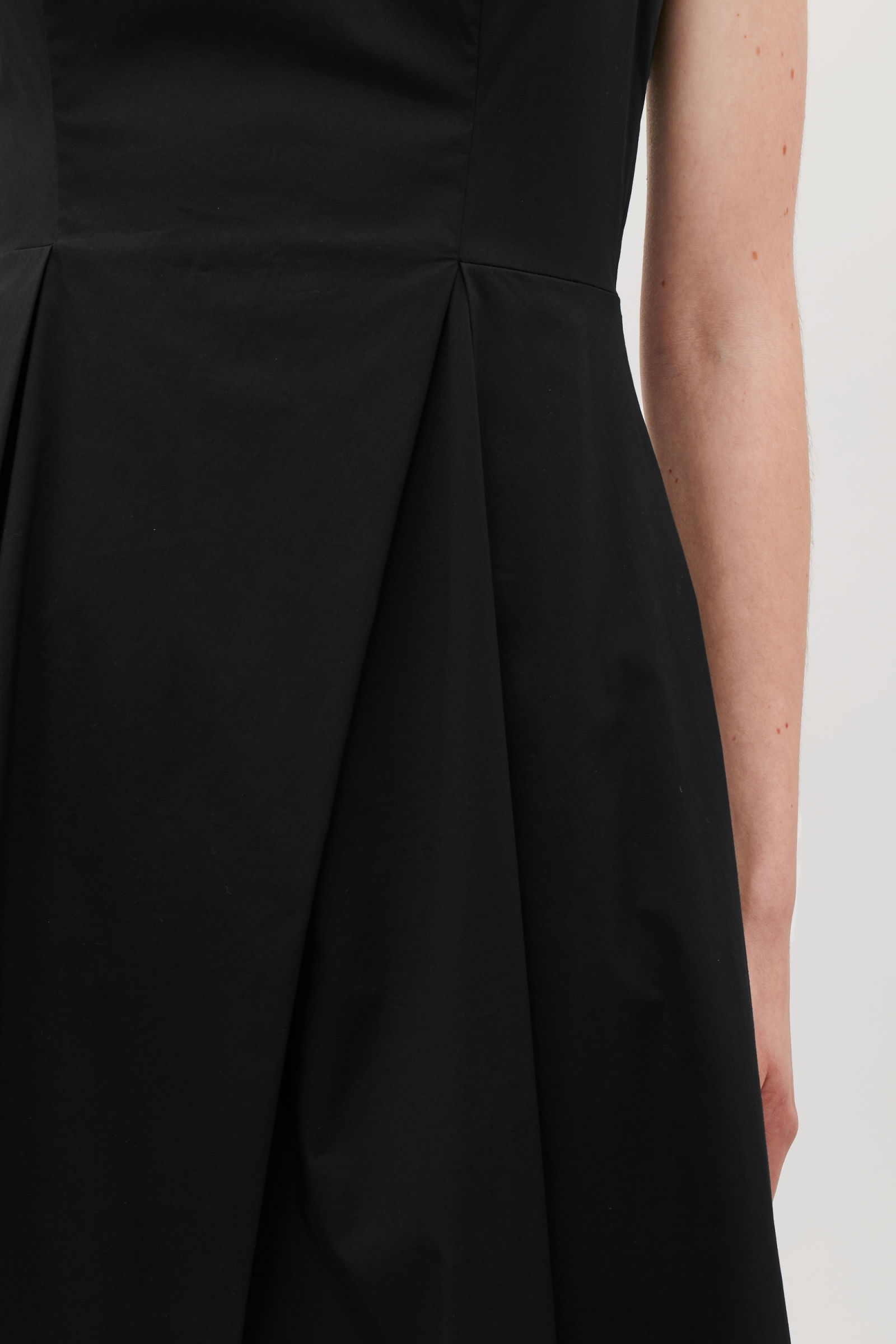 cos flared sleeveless dress ASYMMETRIC FLARED-HEM MAXI DRESS - BLACK