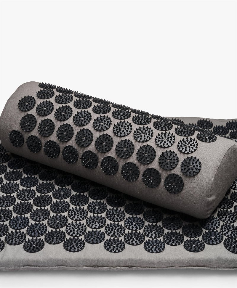 SWEATY BETTY Yogi Bare Acupressure Mat & Pillow Set in Grey