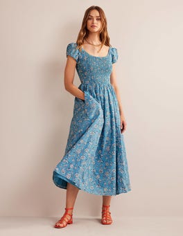 BODEN Scoop-Neck Smocked Midi Dress | endource BODEN Scoop-Neck Smocked Midi Dress | endource