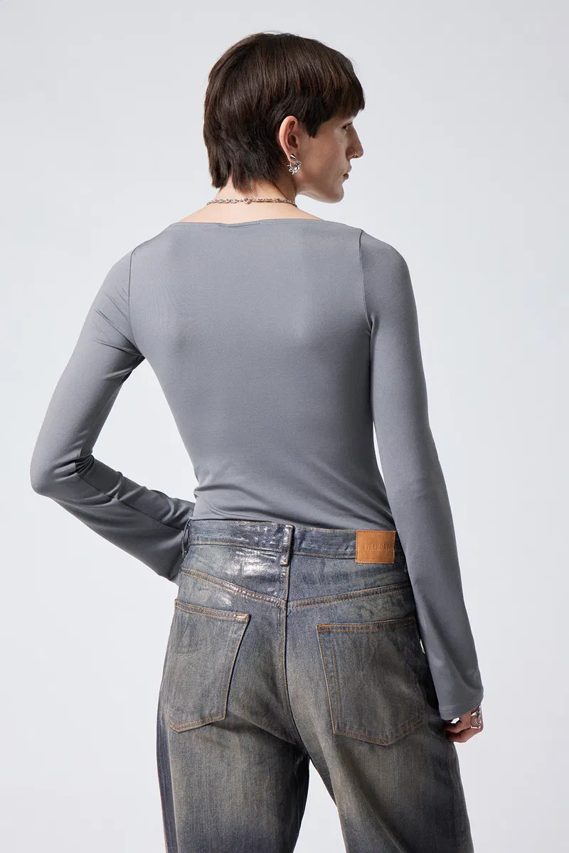 weekday-annie-boatneck-long-sleeve-top-in-dark-grey-endource