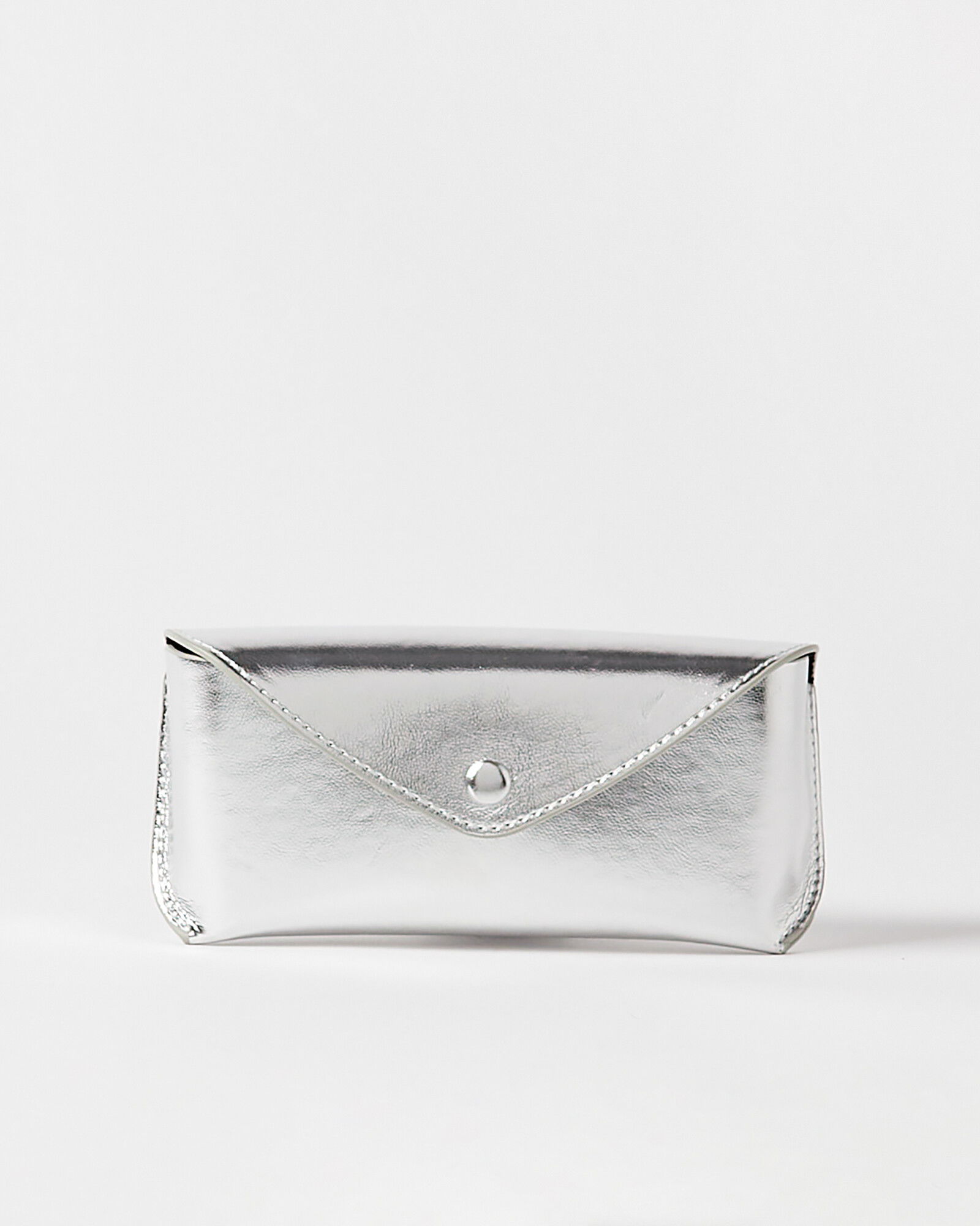 OLIVER BONAS Metallic Glasses Case in Silver | Endource