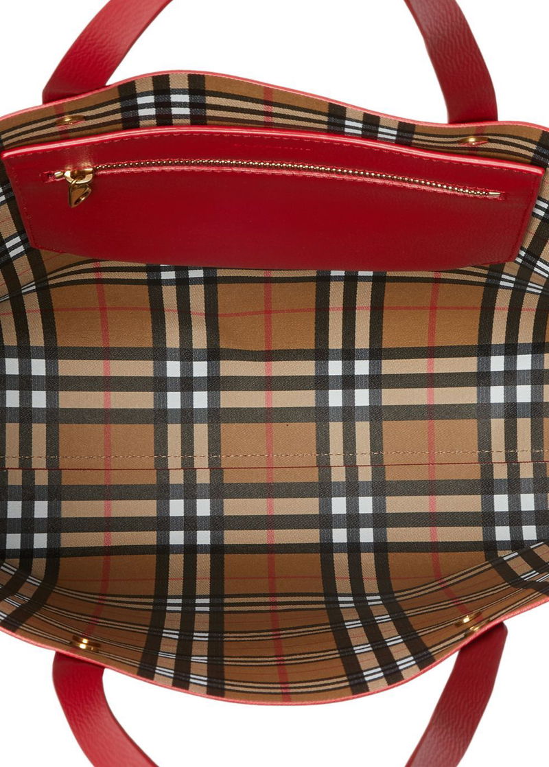 BURBERRY Embossed Crest Leather Tote | endource display picture 3