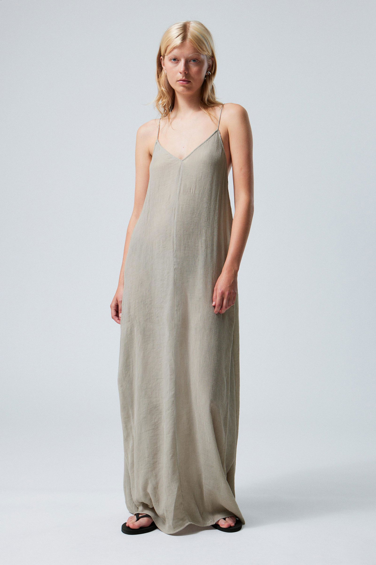 WEEKDAY Flowy Maxi Dress | endource