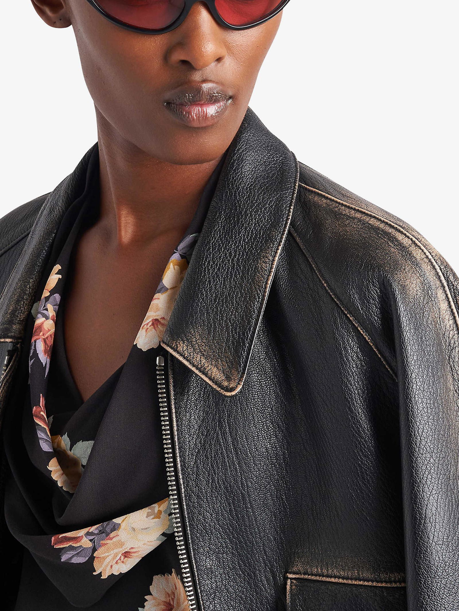 prada-vintage-finish-triangle- 