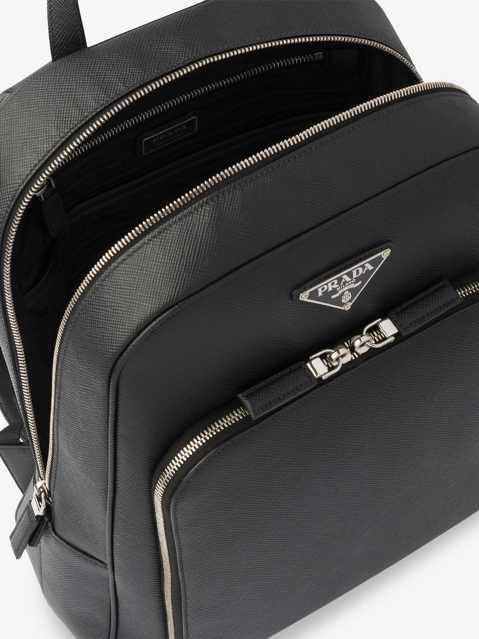 prada-logo-plaque-saffiano- 