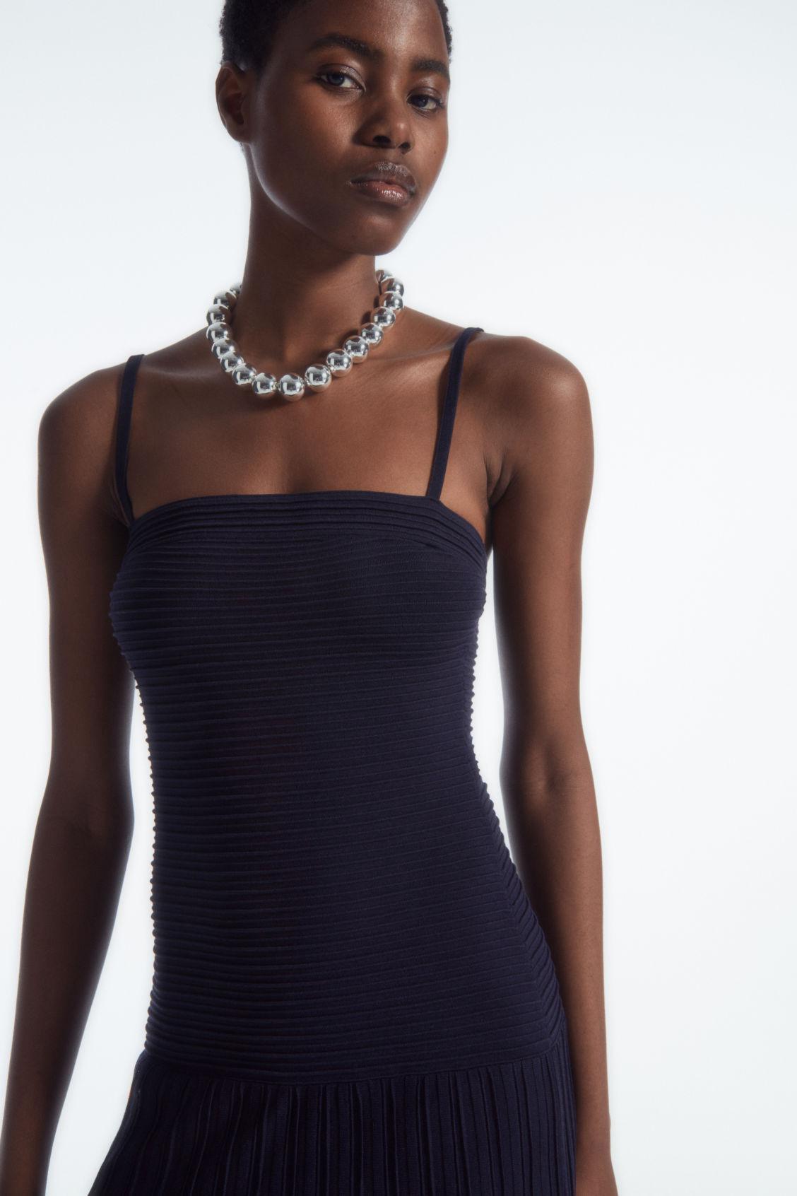 strapless open back dress COS GREY DRAPED PLEATED FRONT SLEEVELESS KNIT MAXI DRESS SIZE M – Whispers  Dress Agency main image 0