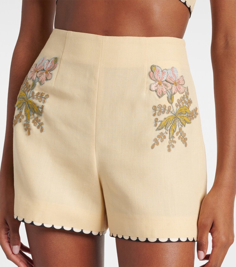 Embroidered beige high-waisted shorts with floral detailing