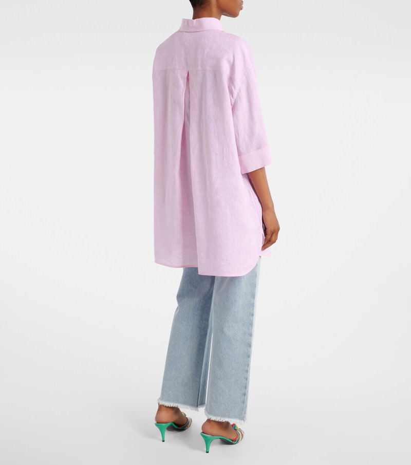 Pink linen shirt with denim jeans and green heels