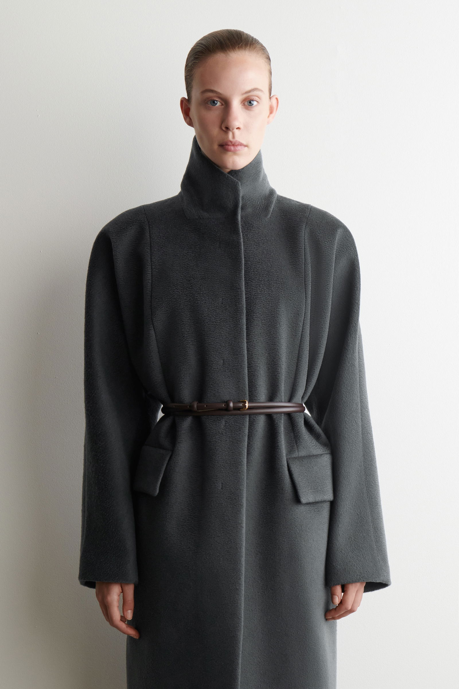 COS ROUNDED TAILORED WOOL COAT | endource