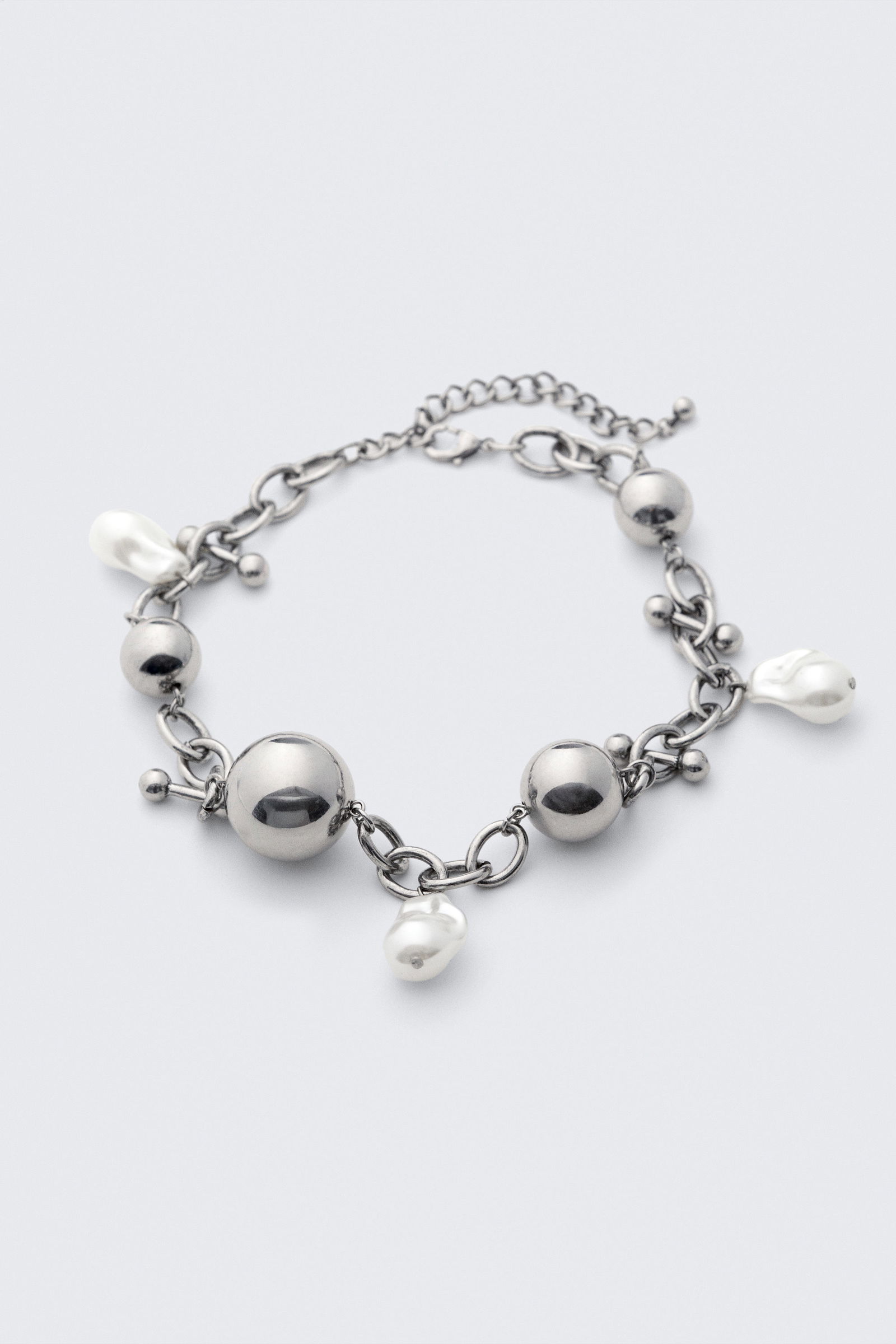 WEEKDAY Chunky Pearl Charm Chain Necklace | endource