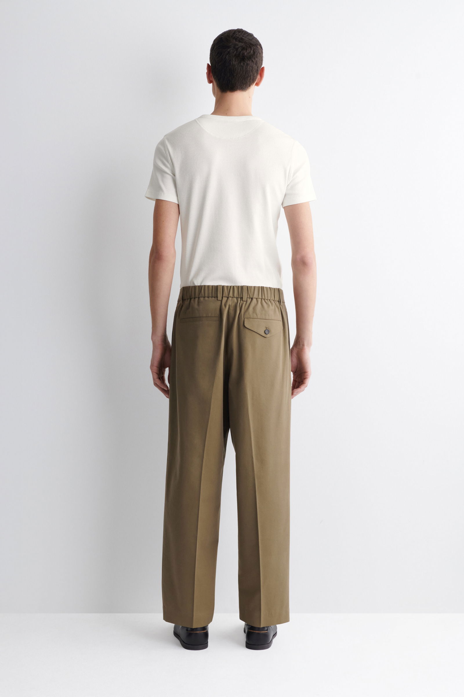 cos-pleated-relaxed-fit-straight-leg-trousers-endource