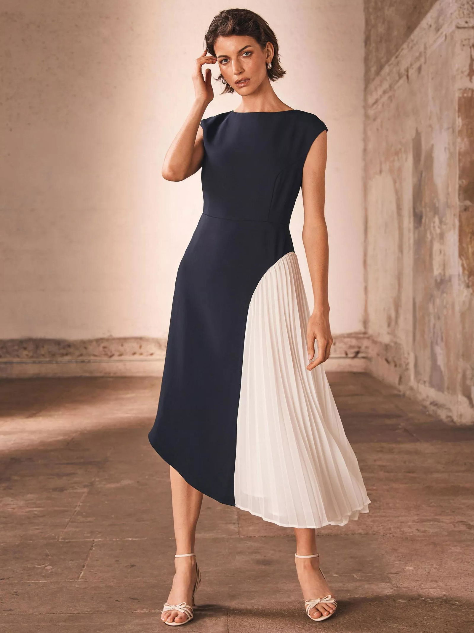 MINT VELVET Contrast Pleat Maxi Dress | endource