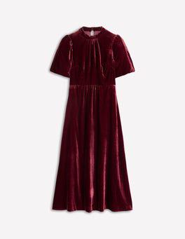 primark green velvet dress Our best-selling velvet dress. Rich tones, timeless silhouette, and loved  for a reason. . It's all about the details