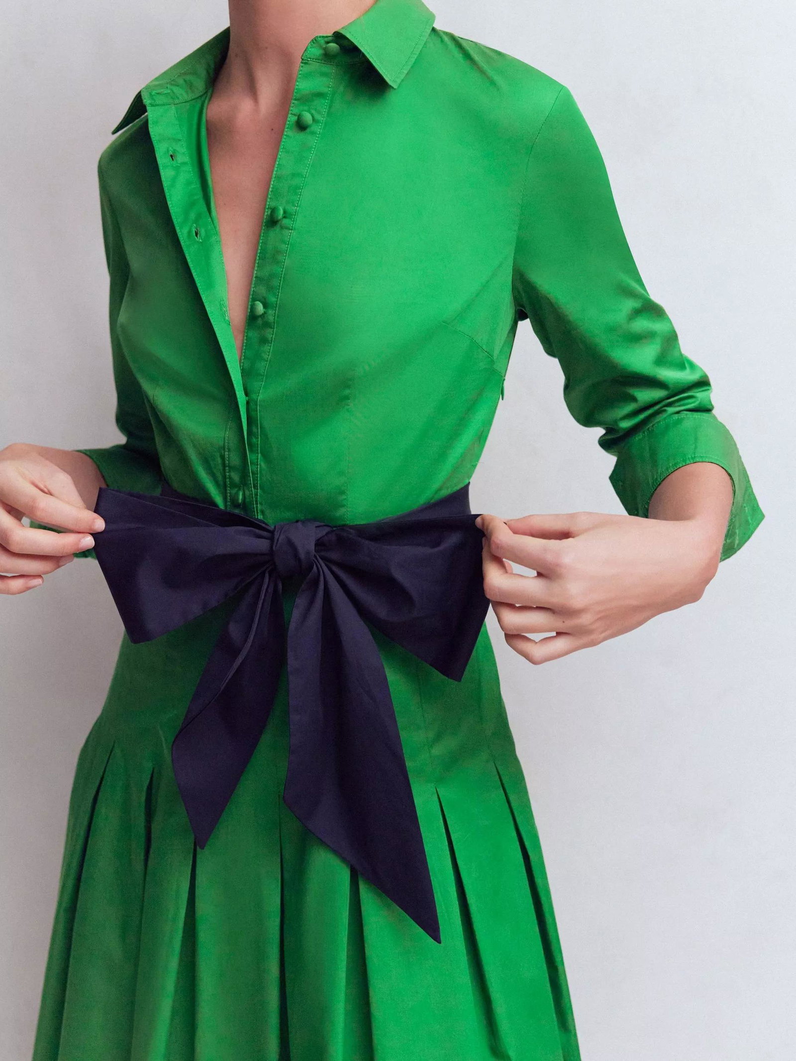 green emerald velvet dress Vivienne Velvet Midi Dress-Green Fir main image 0