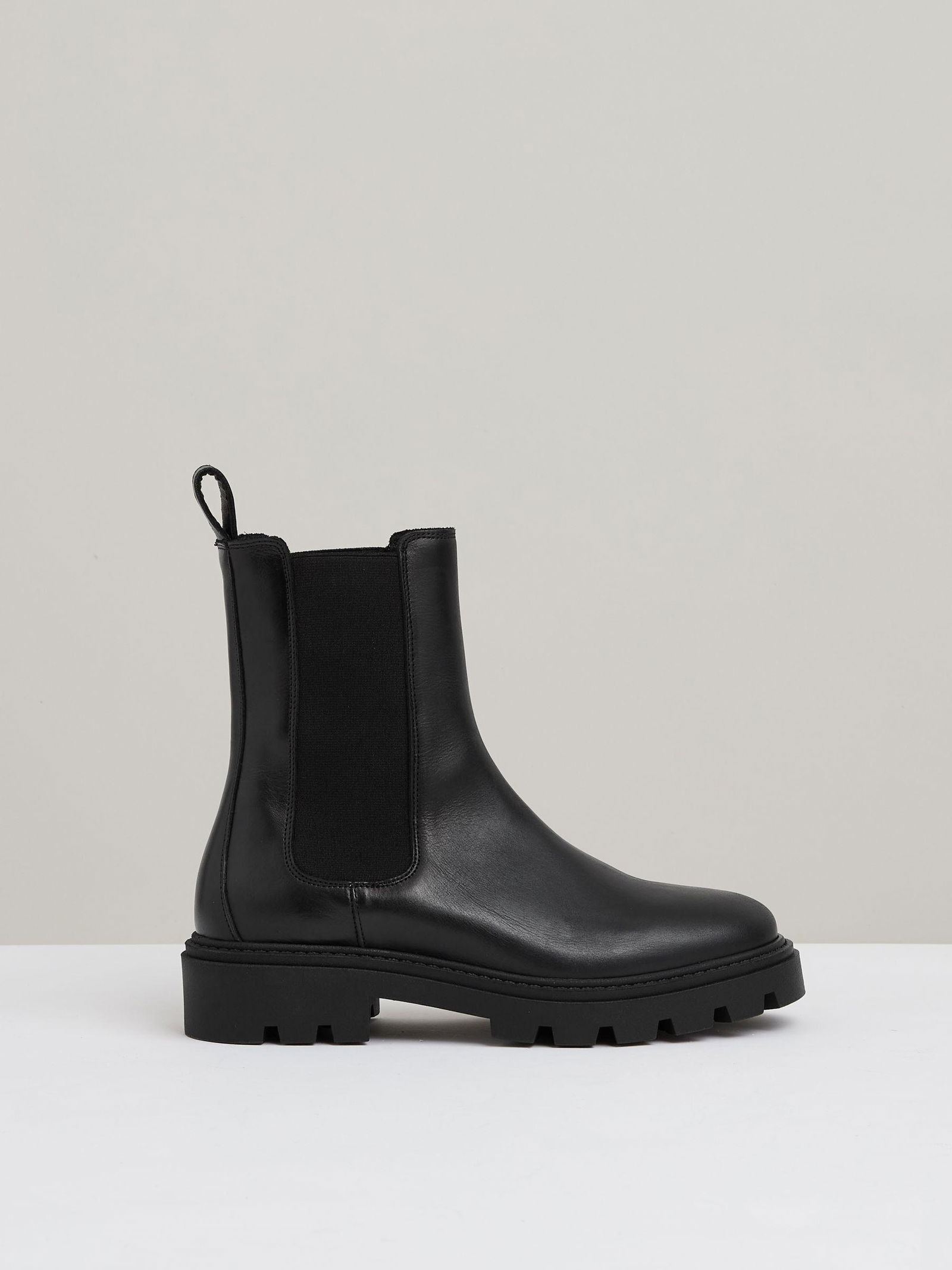 cleated sole chelsea boots