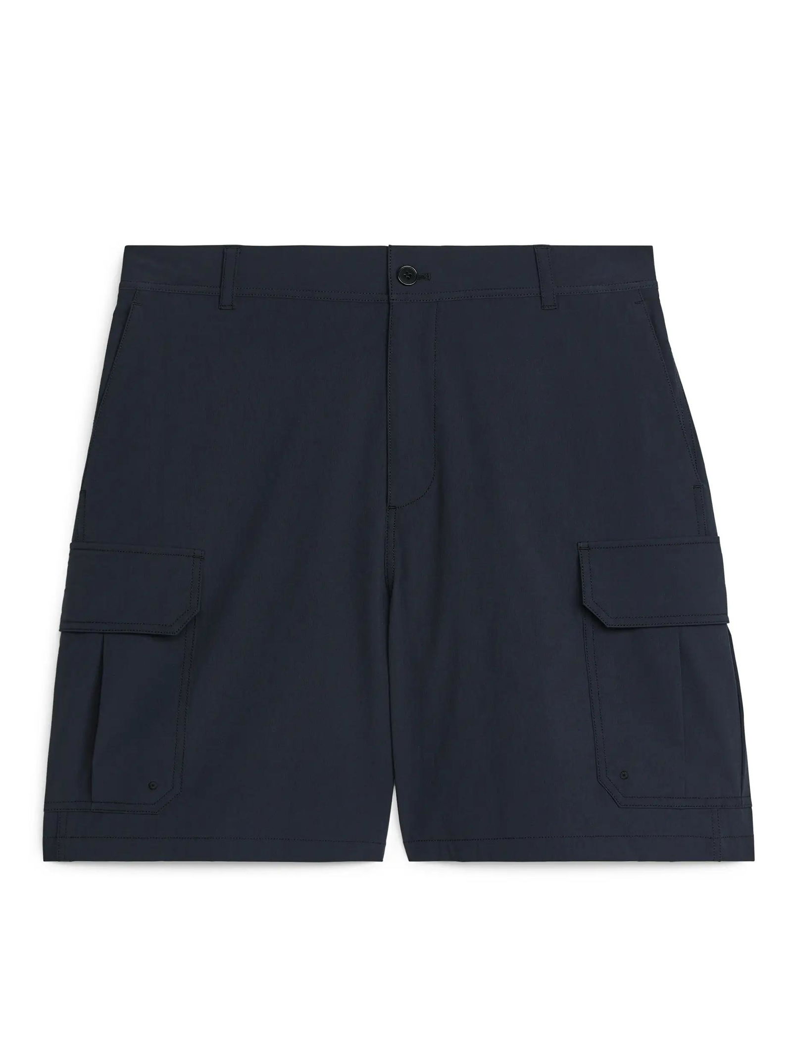 ARKET Cargo Shorts in Dark Blue | Endource