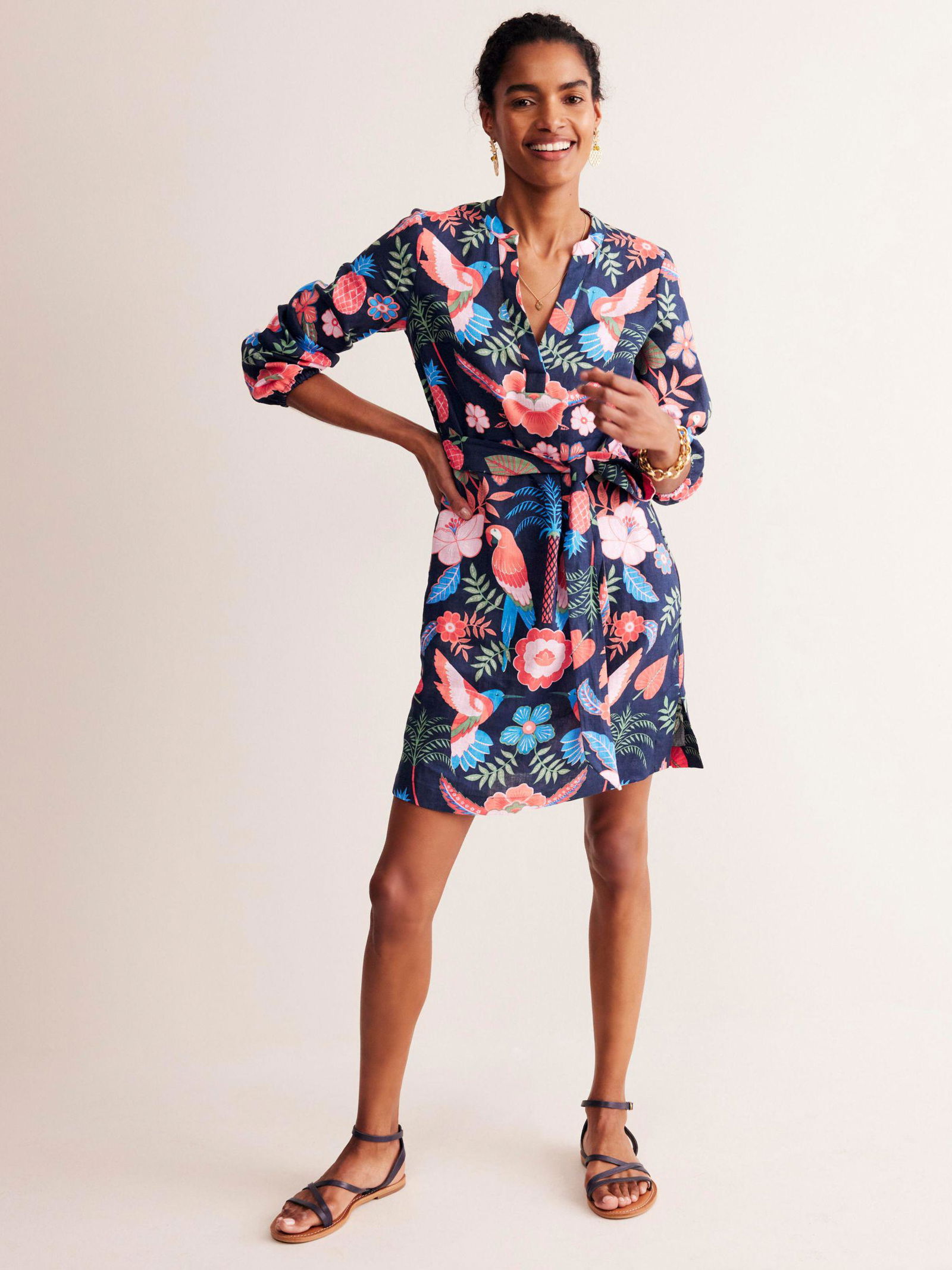 BODEN Cleo Linen Tie Waist Tropic Parrot Dress | endource BODEN Cleo Linen Tie Waist Tropic Parrot Dress | endource