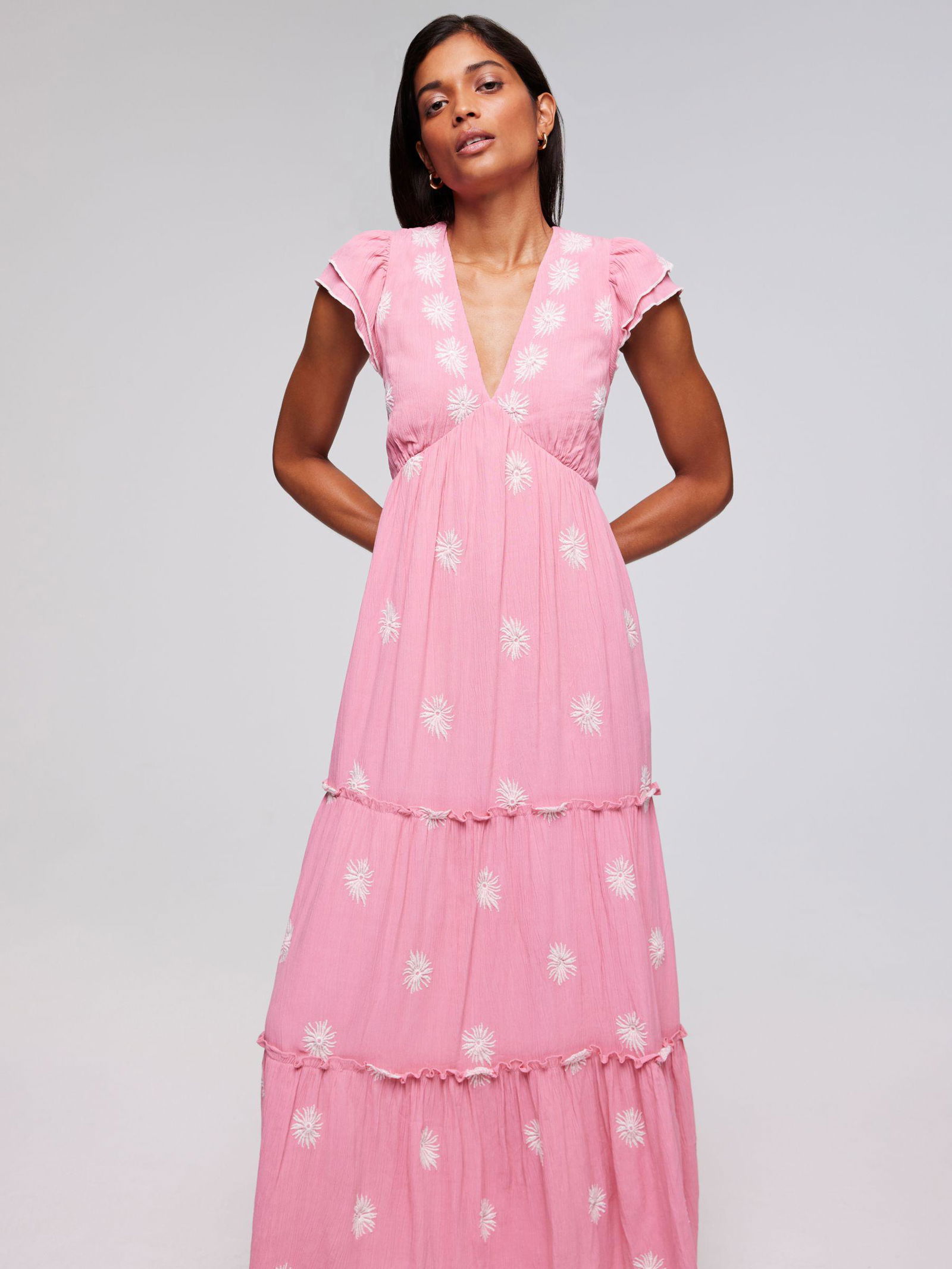 green emerald velvet dress A Night to Remember Black Velvet Dress – Shop the Mint main image 0